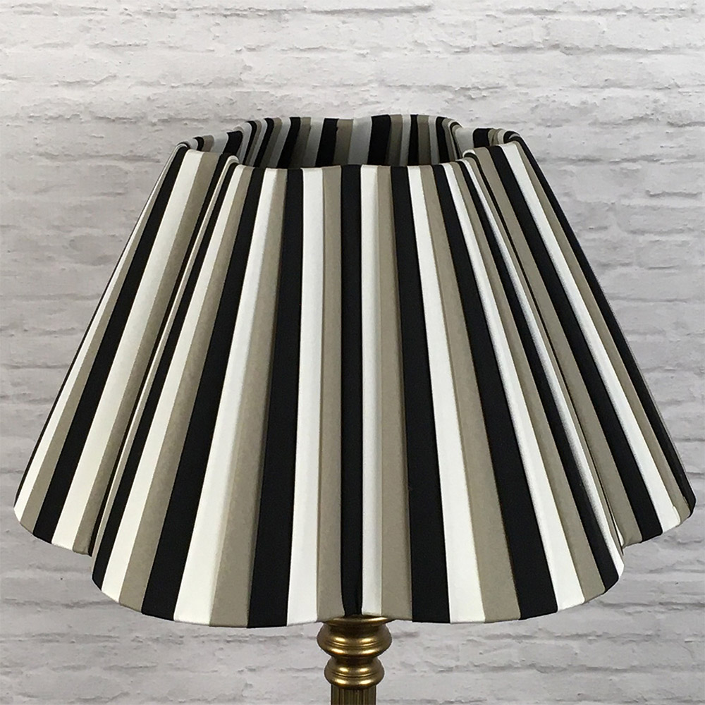 Tri-stripe daisy pleated lampshade shown from the front